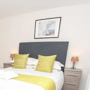 No12-luxe Living Guest Apartment- 1 Bed-garden-private Parking-wifi-beach-city Swansea