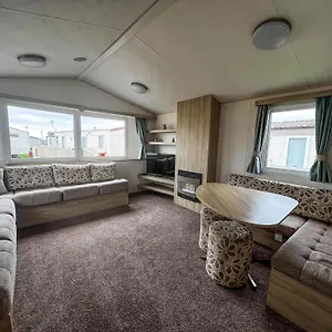 Lovely 6 Berth Caravan For Hire At Barmston Ref 62062hc Campsite Lund